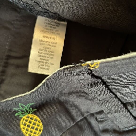 NWT Marc New York ladies shorts, size 6, navy with yellow pineapples - Picture 4 of 4
